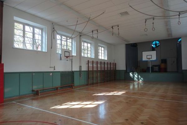 unsere-hauseigene-turnhalle3BB6428C-D8C7-22C1-B589-9251E11BC7BA.jpg